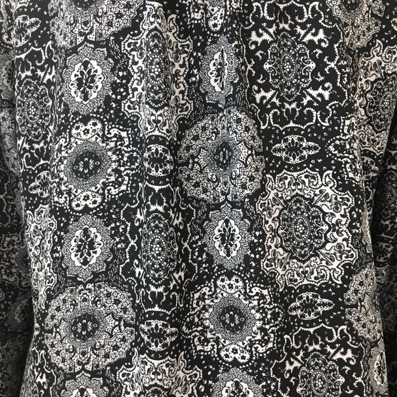 Offer DR2 black white boho mandala print long sleeve top size small - Picture 11 of 11
